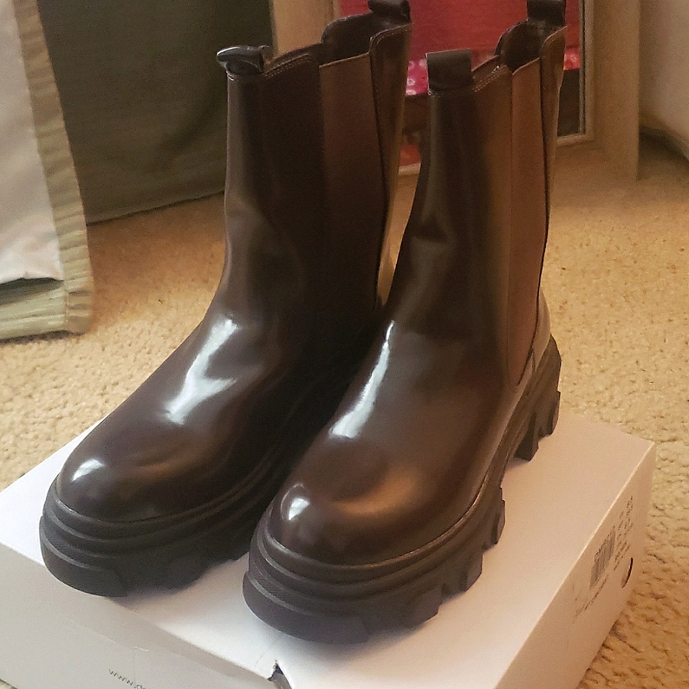 Platform Chelsea Boots